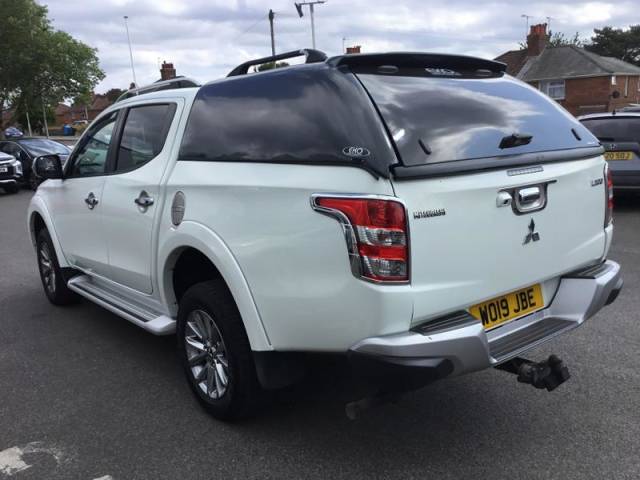 2019 Mitsubishi L200 2.4 DI-D DC Barbarian Pickup Double Cab 4dr Diesel Auto 4WD Euro 6 (178 ps)