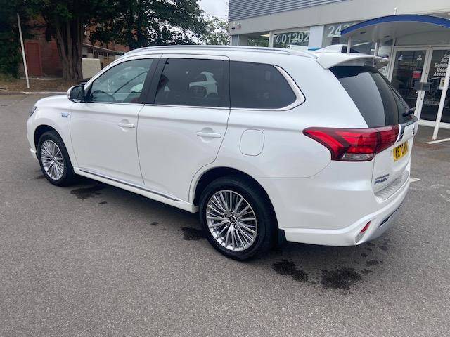 2020 Mitsubishi Outlander 2.4h TwinMotor 13.8kWh Dynamic SUV 5dr Petrol Plug-in Hybrid CVT 4WD Euro 6 (s/s) (224 ps)