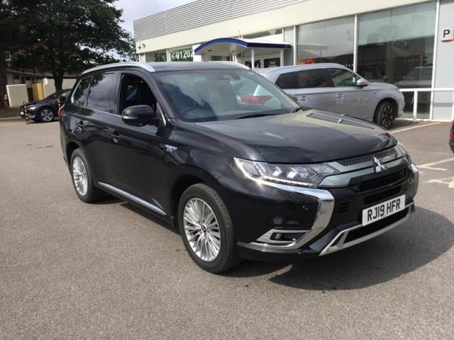 Mitsubishi Outlander 2.4h TwinMotor 13.8kWh 4hs SUV 5dr Petrol Plug-in Hybrid CVT 4WD Euro 6 (s/s) (209 ps) SUV Hybrid Black