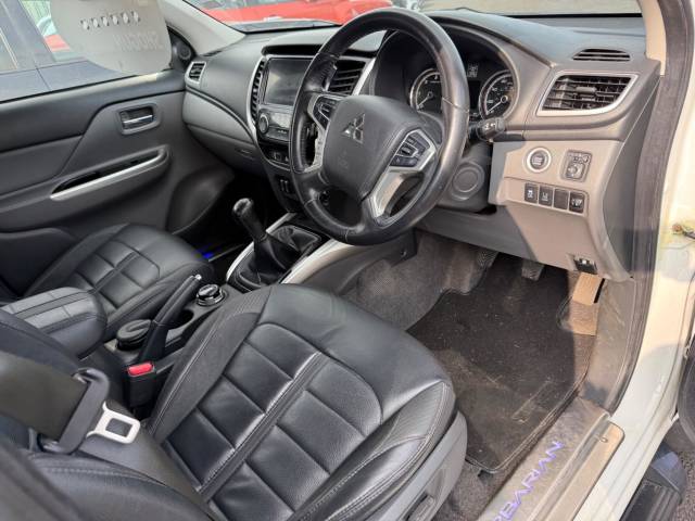 2020 Mitsubishi L200 2.4 Double Cab DI-D 181 Barbarian Black 4WD