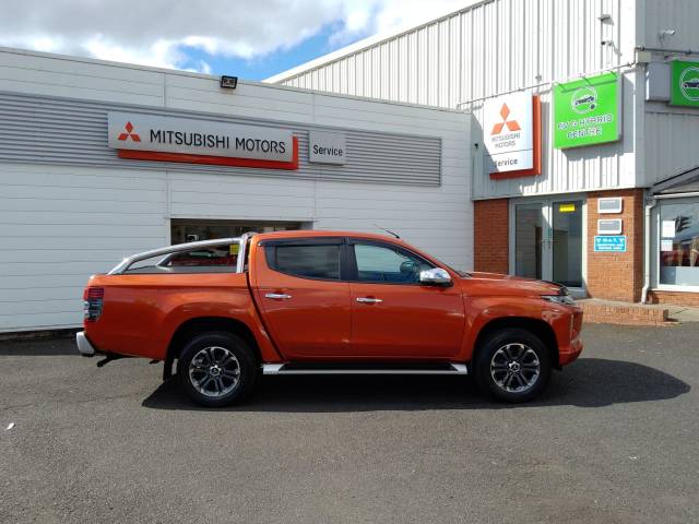 Mitsubishi L200 2.3 Double Cab DI-D 150 Barbarian X 4WD Auto Pick Up Diesel ORANGE