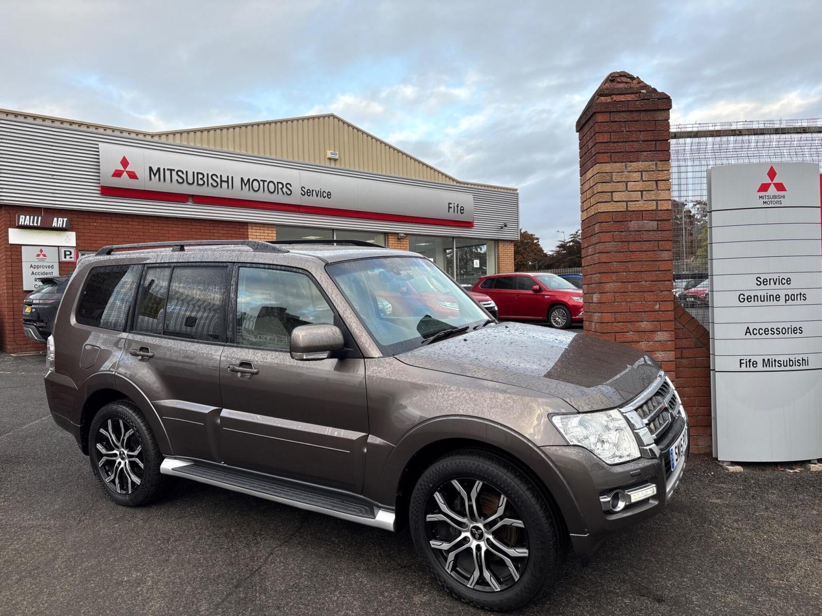 2015 Mitsubishi Shogun