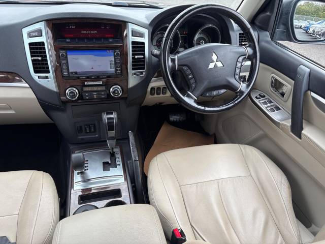 2015 Mitsubishi Shogun 3.2 DI-DC SG3 Auto 4WD Euro 5 5dr LWB