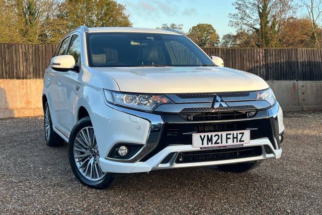 Mitsubishi Outlander 2.4 PHEV Dynamic Safety 5dr Auto Estate Petrol / Electric Hybrid WHITE