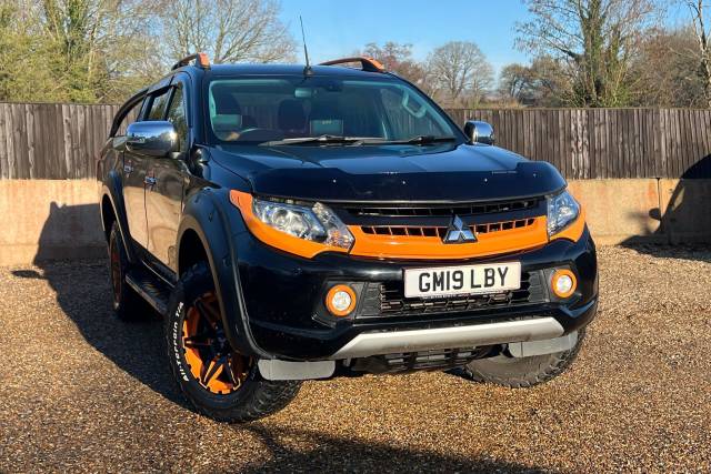 Mitsubishi L200 2.4 Double Cab DI-D 181 Barbarian SVP II 4WD Pick Up Diesel BLACK