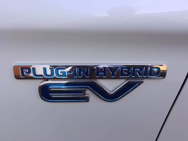 2018 Mitsubishi Outlander 2.0h 12kWh 4h CVT 4WD Euro 6 (s/s) 5dr