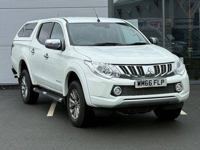 Mitsubishi L200 2.4 DI-D DC Barbarian Pickup Double Cab 4dr Diesel Manual 4WD Euro 6 (178 ps) Pickup Diesel White