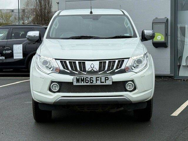 2016 Mitsubishi L200 2.4 DI-D DC Barbarian Pickup Double Cab 4dr Diesel Manual 4WD Euro 6 (178 ps)