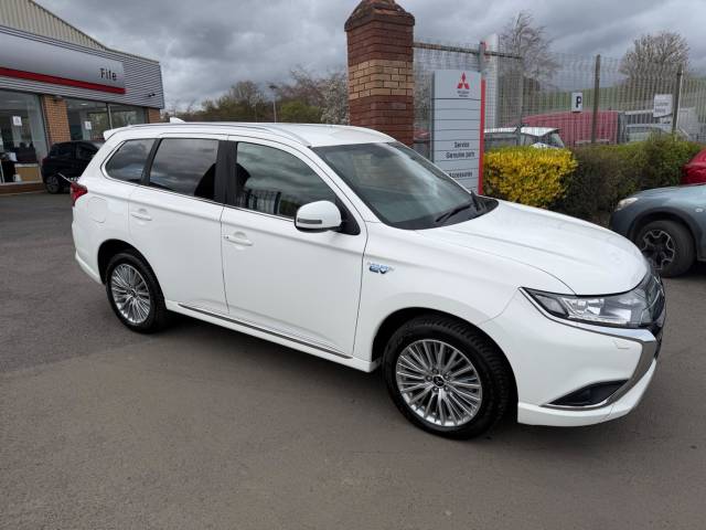 Mitsubishi Outlander 2.4 PHEV Dynamic 5dr Auto Estate Petrol / Electric Hybrid WHITE