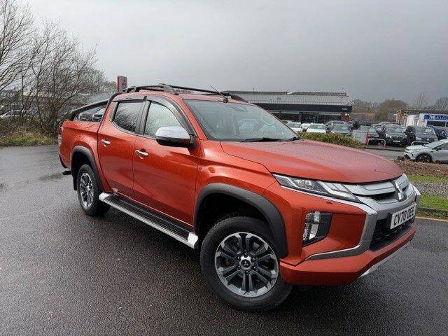 Mitsubishi L200 2.2 DI-D DC Barbarian Pickup Double Cab 4dr Diesel Manual 4WD Euro 6 (s/s) (150 ps) Pickup Diesel Sunflare