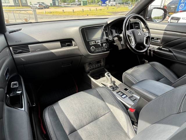 2019 Mitsubishi Outlander 2.4h TwinMotor 13.8kWh 4h CVT 4WD Euro 6 (s/s) 5dr