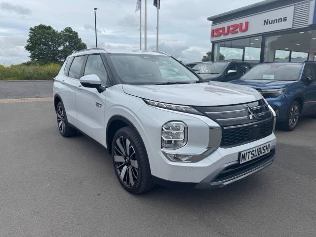 Mitsubishi Outlander 2.4 22.7kWh Nativa CVT 4WD Euro 6 (s/s) 5dr SUV Hybrid White Diamond