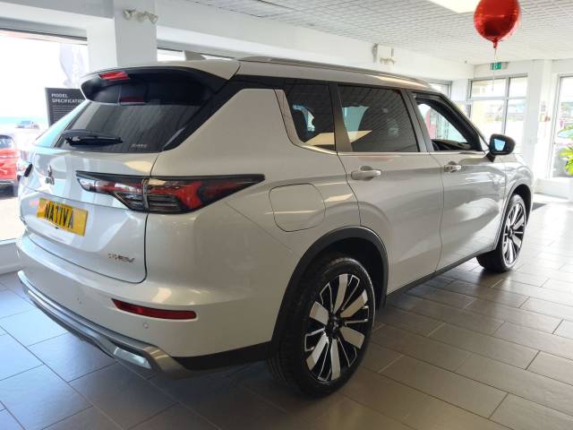 2026 Mitsubishi Outlander 2.4 22.7kWh Nativa CVT 4WD Euro 6 (s/s) 5dr