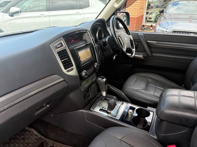 2014 Mitsubishi Shogun 3.2 DI-DC Barbarian SUV 3dr Diesel Automatic 4WD L1 (216 g/km, 197 bhp)