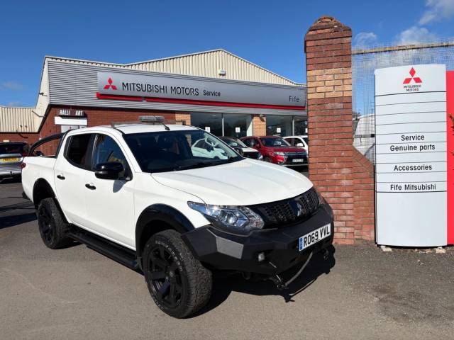 Mitsubishi L200 2.4 DI-D DC Barbarian Black Auto 4WD Euro 6 4dr (Roll Top) Pickup Diesel White