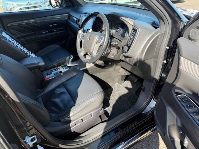 2020 Mitsubishi Outlander 2.4h TwinMotor 13.8kWh Dynamic CVT 4WD Euro 6 (s/s) 5dr