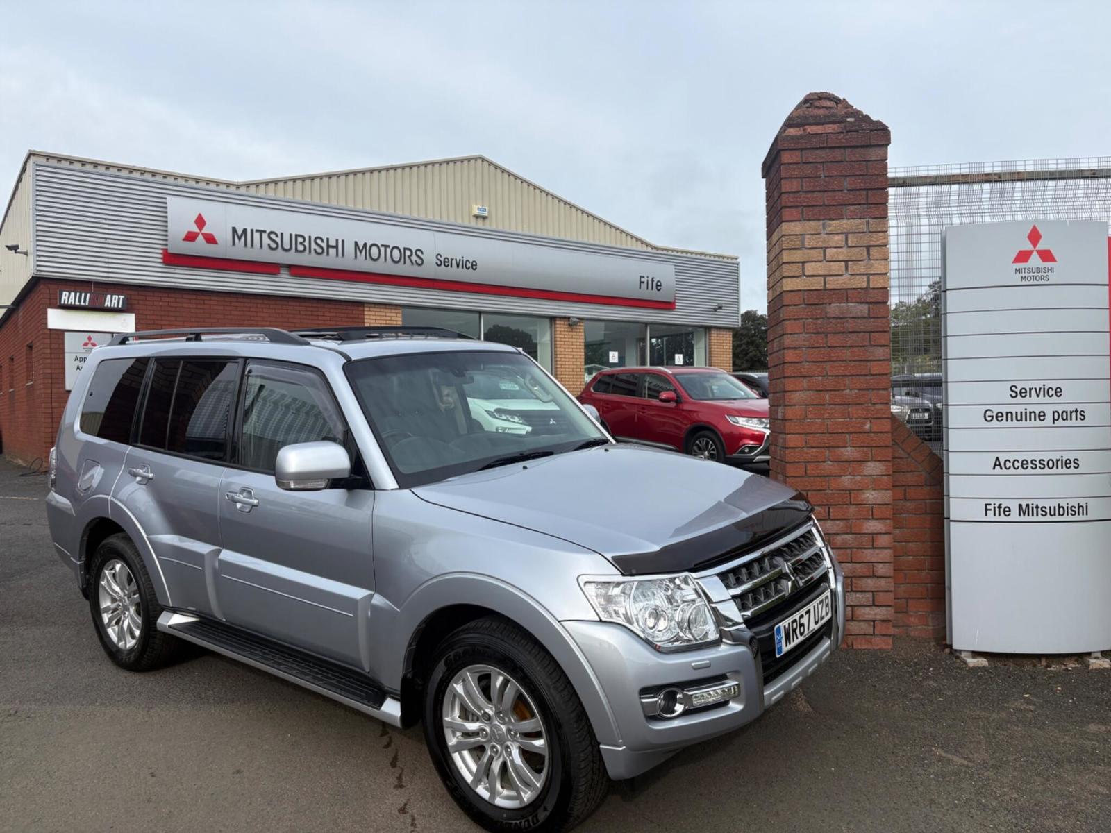 2017 Mitsubishi Shogun
