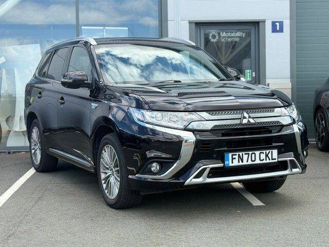 Mitsubishi Outlander 2.4h TwinMotor 13.8kWh Dynamic SUV 5dr Petrol Plug-in Hybrid CVT 4WD Euro 6 (s/s) (224 ps) SUV Hybrid Black