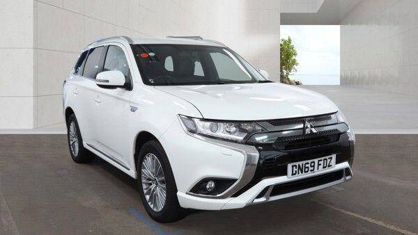 Mitsubishi Outlander 2.4 PHEV Dynamic 5dr Auto Estate Petrol / Electric Hybrid WHITE