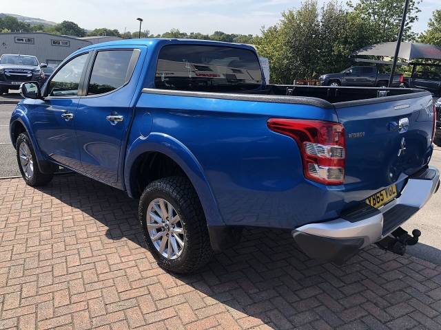 2015 Mitsubishi L200 2.4 DI-D DC Warrior Pickup Double Cab 4dr Diesel Manual 4WD Euro 5 (178 ps)