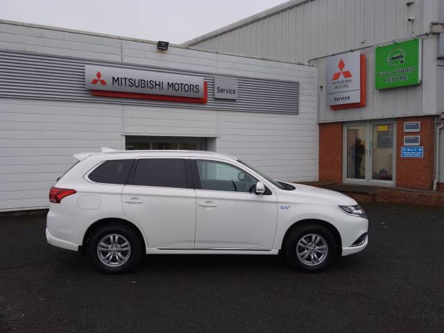 Mitsubishi Outlander 2.4h TwinMotor 13.8kWh Verve CVT 4WD Euro 6 (s/s) 5dr SUV Petrol Plug-in Hybrid White