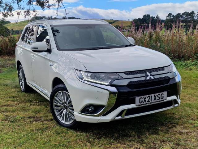 Mitsubishi Outlander 2.4h TwinMotor 13.8kWh Dynamic CVT 4WD Euro 6 (s/s) 5dr SUV Hybrid White