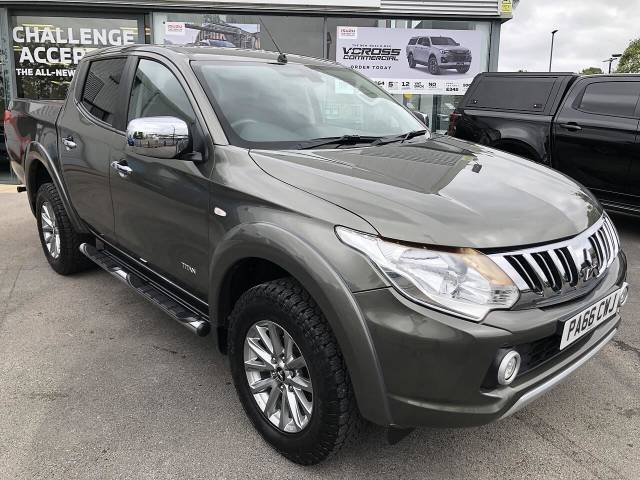 Mitsubishi L200 2.4 DI-D DC Titan Pickup Double Cab 4dr Diesel Manual 4WD Euro 6 (178 ps) Pickup Diesel Green