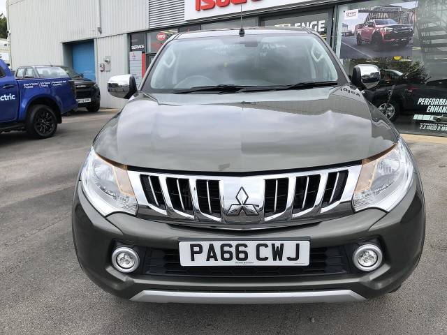 2017 Mitsubishi L200 2.4 DI-D DC Titan Pickup Double Cab 4dr Diesel Manual 4WD Euro 6 (178 ps)