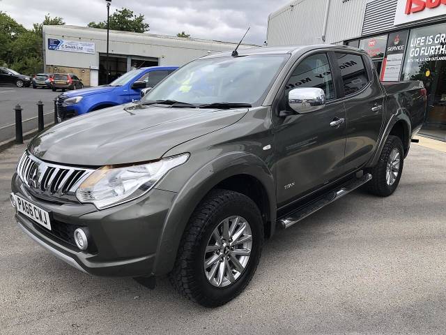 2017 Mitsubishi L200 2.4 DI-D DC Titan Pickup Double Cab 4dr Diesel Manual 4WD Euro 6 (178 ps)