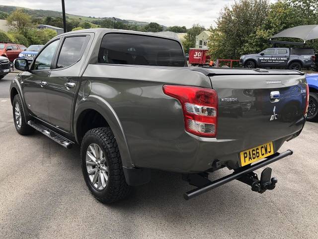 2017 Mitsubishi L200 2.4 DI-D DC Titan Pickup Double Cab 4dr Diesel Manual 4WD Euro 6 (178 ps)