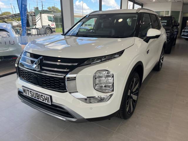 Mitsubishi Outlander 2.4 22.7kWh Nativa CVT 4WD Euro 6 (s/s) 5dr SUV Hybrid White