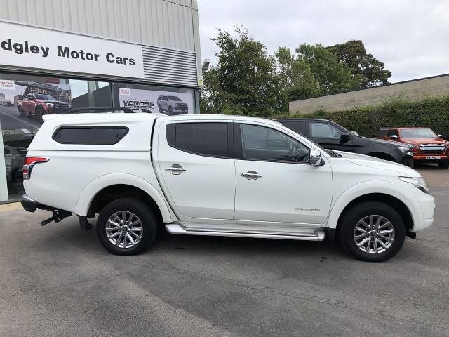 Mitsubishi L200 2.4 DI-D DC Barbarian Pickup Double Cab 4dr Diesel Manual 4WD Euro 6 (178 ps) Pickup Diesel White