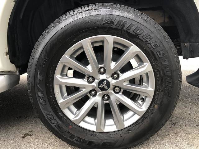 2017 Mitsubishi L200 2.4 DI-D DC Barbarian Pickup Double Cab 4dr Diesel Manual 4WD Euro 6 (178 ps)