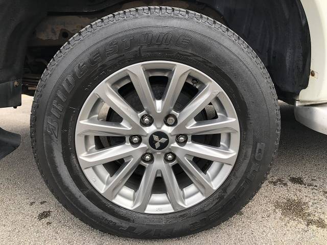2017 Mitsubishi L200 2.4 DI-D DC Barbarian Pickup Double Cab 4dr Diesel Manual 4WD Euro 6 (178 ps)