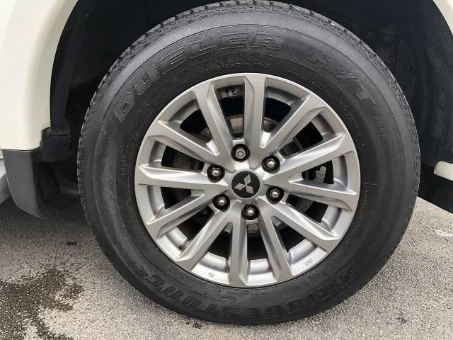2017 Mitsubishi L200 2.4 DI-D DC Barbarian Pickup Double Cab 4dr Diesel Manual 4WD Euro 6 (178 ps)