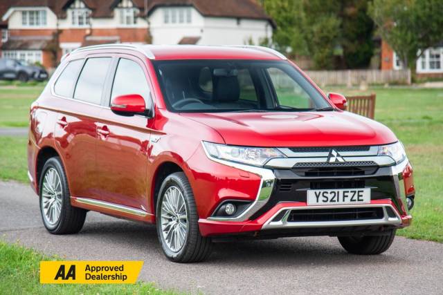 Mitsubishi Outlander 2.4h TwinMotor 13.8kWh Dynamic CVT 4WD Euro 6 (s/s) 5dr SUV Hybrid Red Diamond