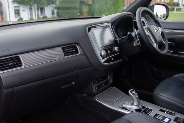 2021 Mitsubishi Outlander 2.4h TwinMotor 13.8kWh Dynamic CVT 4WD Euro 6 (s/s) 5dr