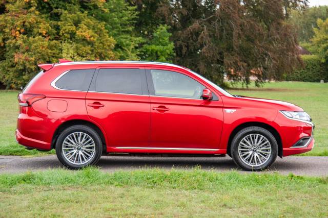 2021 Mitsubishi Outlander 2.4h TwinMotor 13.8kWh Dynamic CVT 4WD Euro 6 (s/s) 5dr