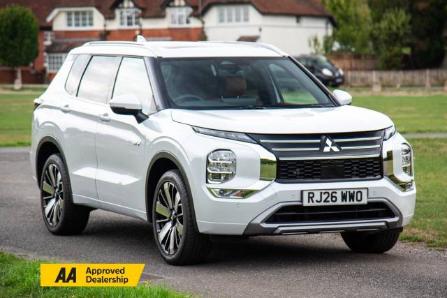 Mitsubishi Outlander 2.4 22.7kWh Diamond CVT 4WD Euro 6 (s/s) 5dr SUV Hybrid White Diamond