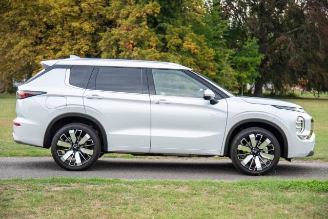 2026 Mitsubishi Outlander 2.4 22.7kWh Diamond CVT 4WD Euro 6 (s/s) 5dr