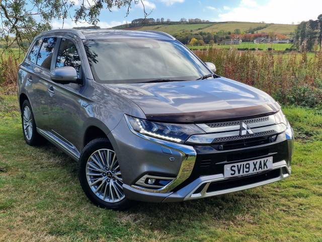 Mitsubishi Outlander 2.4h TwinMotor 13.8kWh 5hs SUV 5dr Petrol Plug-in Hybrid CVT 4WD Euro 6 (s/s) (209 ps) SUV Hybrid Grey
