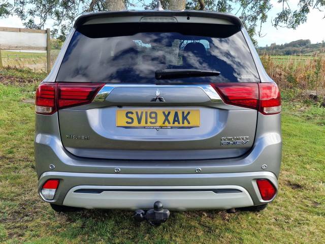 2019 Mitsubishi Outlander 2.4h TwinMotor 13.8kWh 5hs SUV 5dr Petrol Plug-in Hybrid CVT 4WD Euro 6 (s/s) (209 ps)