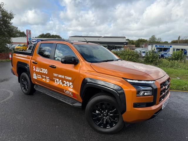 Mitsubishi L200 2.4 Bi-Turbo D Barbarian D/Cab Pick Up 4WD Auto Pick Up Diesel ORANGE