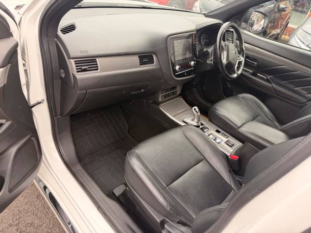 2021 Mitsubishi Outlander 2.4h TwinMotor 13.8kWh Dynamic CVT 4WD Euro 6 (s/s) 5dr