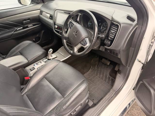 2021 Mitsubishi Outlander 2.4h TwinMotor 13.8kWh Dynamic CVT 4WD Euro 6 (s/s) 5dr
