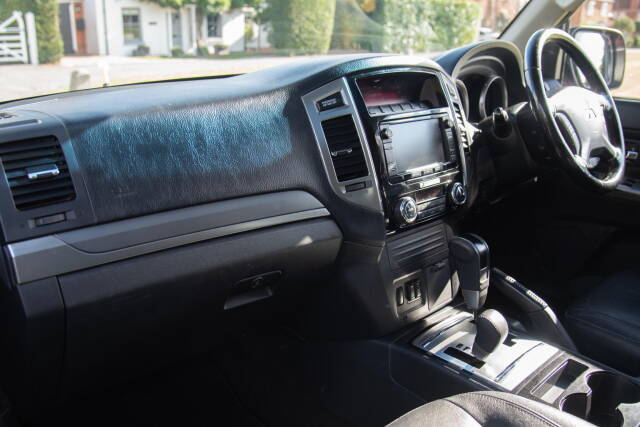 2015 Mitsubishi Shogun 3.2 DI-DC SG3 Auto 4WD Euro 6 5dr LWB